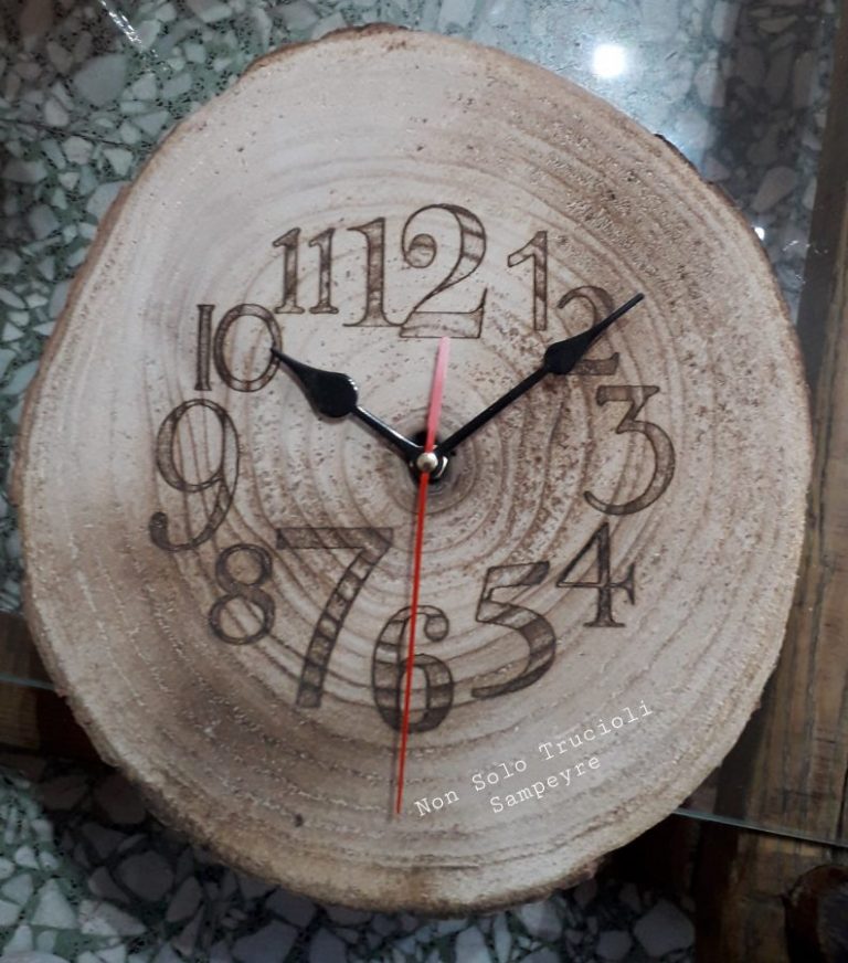 Orologio fetta di legno grezza